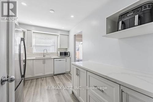 1147 Trowbridge Court, Oshawa (Centennial), ON - Indoor Photo Showing Kitchen