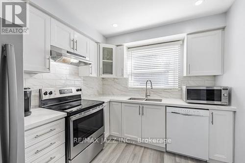 1147 Trowbridge Court, Oshawa (Centennial), ON - Indoor Photo Showing Kitchen With Double Sink