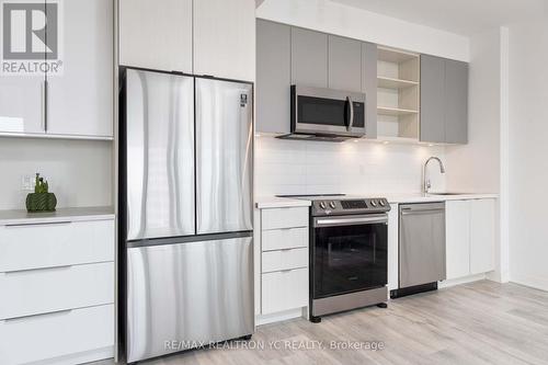 804B - 4655 Metcalfe Avenue, Mississauga, ON - Indoor Photo Showing Kitchen With Upgraded Kitchen