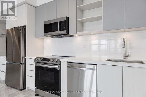 804B - 4655 Metcalfe Avenue, Mississauga, ON - Indoor Photo Showing Kitchen With Upgraded Kitchen