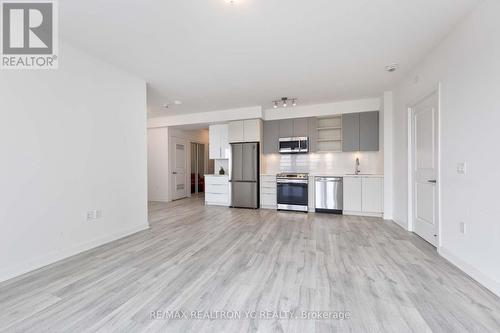 804B - 4655 Metcalfe Avenue, Mississauga, ON - Indoor Photo Showing Kitchen