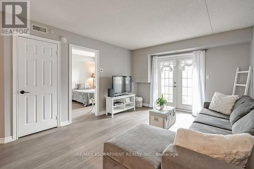 110 - 1441 Walker'S Line, Burlington, ON - Indoor Photo Showing Living Room