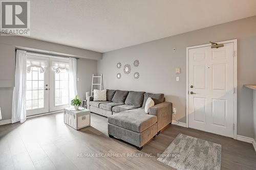 110 - 1441 Walker'S Line, Burlington, ON - Indoor Photo Showing Living Room