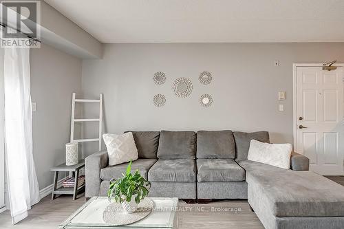 110 - 1441 Walker'S Line, Burlington, ON - Indoor Photo Showing Living Room