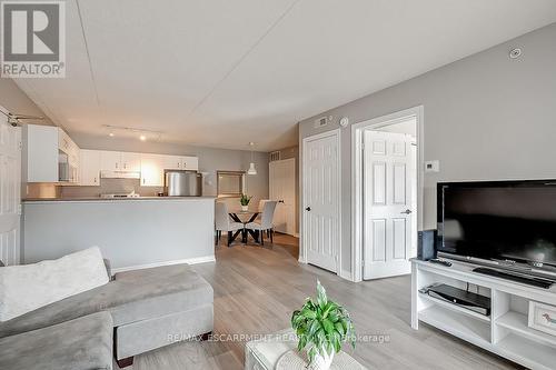 110 - 1441 Walker'S Line, Burlington, ON - Indoor Photo Showing Living Room