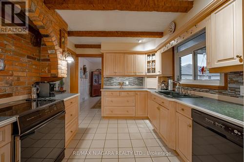 2065 Seventh Street, St. Catharines, ON - Indoor Photo Showing Kitchen