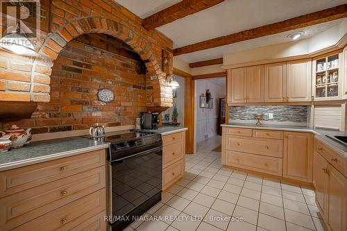 2065 Seventh Street, St. Catharines, ON - Indoor Photo Showing Kitchen