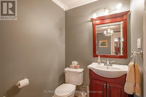 2065 Seventh Street, St. Catharines, ON - Indoor Photo Showing Bathroom