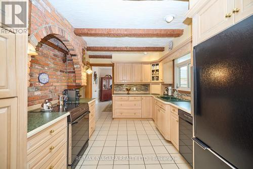 2065 Seventh Street, St. Catharines, ON - Indoor Photo Showing Kitchen