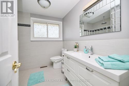 2065 Seventh Street, St. Catharines, ON - Indoor Photo Showing Bathroom