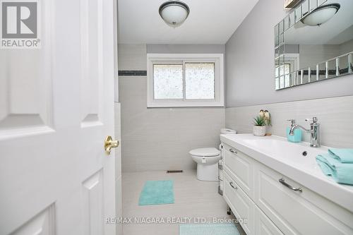 2065 Seventh Street, St. Catharines, ON - Indoor Photo Showing Bathroom