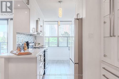 408 - 21 Knightsbridge Road, Brampton (Queen Street Corridor), ON - Indoor Photo Showing Kitchen With Upgraded Kitchen