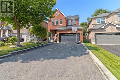 10 Oak Gardens Court, Brampton (Sandringham-Wellington), ON - Outdoor With Facade