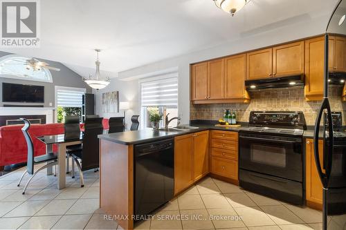 10 Oak Gardens Court, Brampton (Sandringham-Wellington), ON - Indoor Photo Showing Kitchen With Double Sink