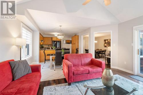 10 Oak Gardens Court, Brampton, ON - Indoor Photo Showing Living Room