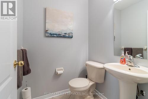 10 Oak Gardens Court, Brampton (Sandringham-Wellington), ON - Indoor Photo Showing Bathroom