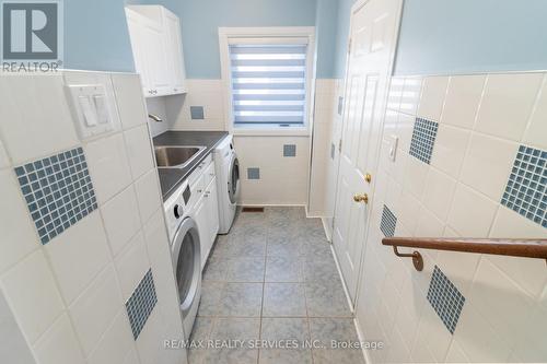 10 Oak Gardens Court, Brampton (Sandringham-Wellington), ON - Indoor Photo Showing Laundry Room