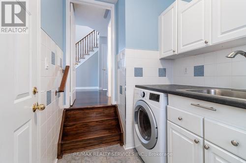 10 Oak Gardens Court, Brampton (Sandringham-Wellington), ON - Indoor Photo Showing Laundry Room