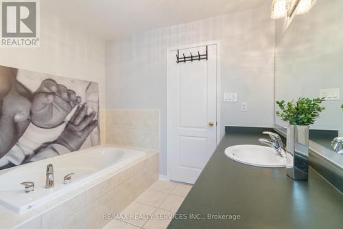 10 Oak Gardens Court, Brampton (Sandringham-Wellington), ON - Indoor Photo Showing Bathroom