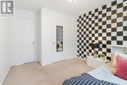 10 Oak Gardens Court, Brampton, ON - Indoor Photo Showing Bedroom