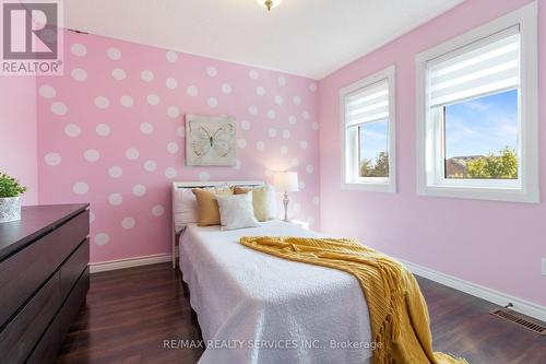 10 Oak Gardens Court, Brampton (Sandringham-Wellington), ON - Indoor Photo Showing Bedroom