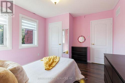 10 Oak Gardens Court, Brampton (Sandringham-Wellington), ON - Indoor Photo Showing Bedroom