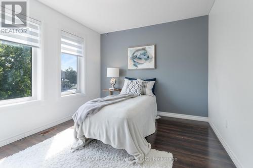 10 Oak Gardens Court, Brampton, ON - Indoor Photo Showing Bedroom