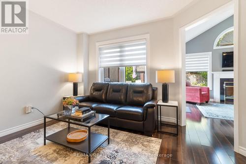 10 Oak Gardens Court, Brampton (Sandringham-Wellington), ON - Indoor Photo Showing Living Room