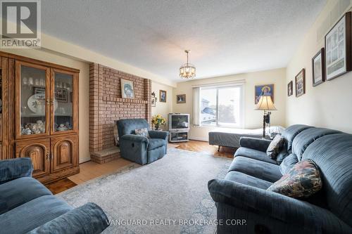 5 Norris Place, Toronto (Humberlea-Pelmo Park), ON - Indoor Photo Showing Living Room