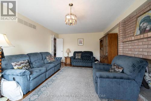 5 Norris Place, Toronto (Humberlea-Pelmo Park), ON - Indoor Photo Showing Living Room