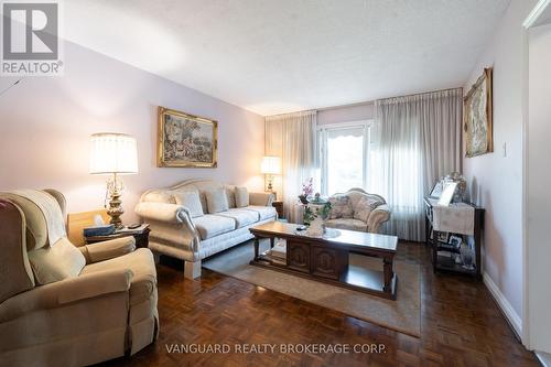 5 Norris Place, Toronto, ON - Indoor Photo Showing Living Room