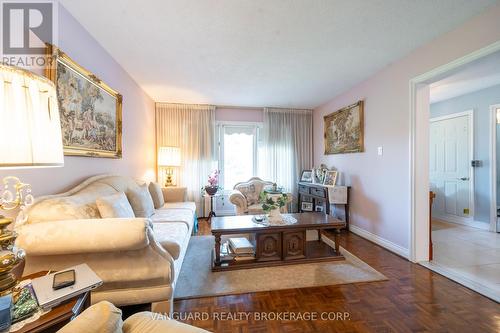 5 Norris Place, Toronto (Humberlea-Pelmo Park), ON - Indoor Photo Showing Living Room