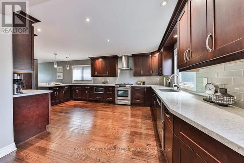 1368 Outlook Terrace, Oakville, ON - Indoor Photo Showing Kitchen With Upgraded Kitchen