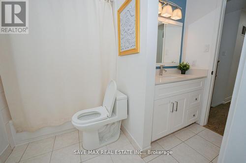 2695 Romark Mews, Mississauga, ON - Indoor Photo Showing Bathroom