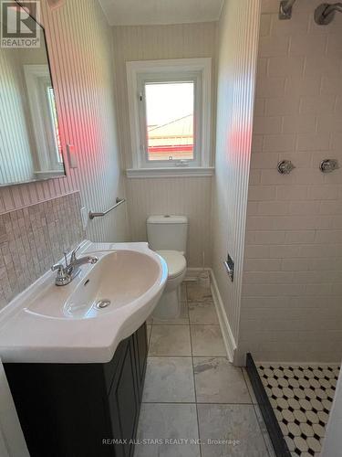 832 Cedar Glen Road, Kawartha Lakes, ON - Indoor Photo Showing Bathroom