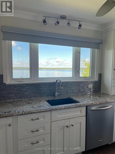 832 Cedar Glen Road, Kawartha Lakes, ON - Indoor Photo Showing Kitchen With Upgraded Kitchen