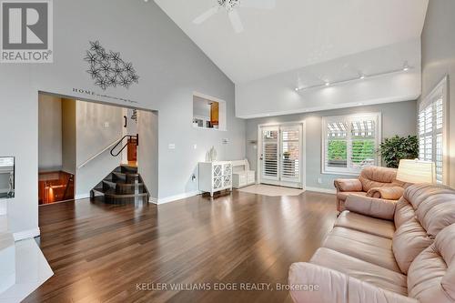 32 Old Orchard Drive, Hamilton, ON - Indoor Photo Showing Living Room