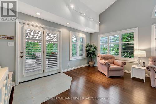 32 Old Orchard Drive, Hamilton, ON - Indoor Photo Showing Living Room