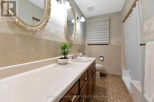 32 Old Orchard Drive, Hamilton (Riverdale), ON - Indoor Photo Showing Bathroom