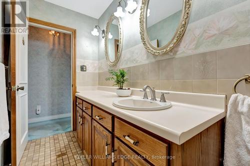 32 Old Orchard Drive, Hamilton, ON - Indoor Photo Showing Bathroom