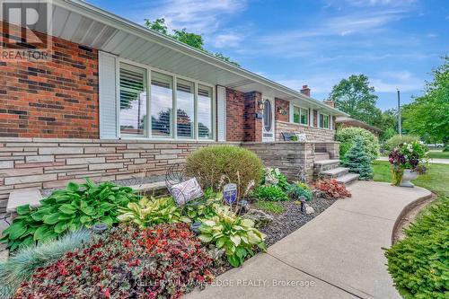 32 Old Orchard Drive, Hamilton, ON - Outdoor