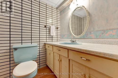 32 Old Orchard Drive, Hamilton, ON - Indoor Photo Showing Bathroom