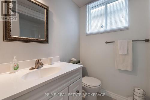 212 Pochard Lane E, London, ON - Indoor Photo Showing Bathroom