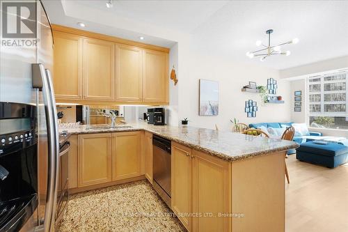 327 - 628 Fleet Street, Toronto (Niagara), ON - Indoor Photo Showing Kitchen With Double Sink