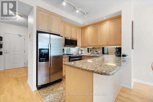 327 - 628 Fleet Street, Toronto (Niagara), ON - Indoor Photo Showing Kitchen With Stainless Steel Kitchen