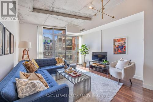 529 - 33 Mill Street, Toronto (Waterfront Communities), ON - Indoor Photo Showing Living Room