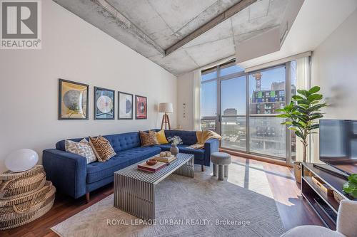 529 - 33 Mill Street, Toronto (Waterfront Communities), ON - Indoor Photo Showing Living Room