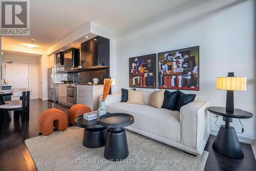 2017 - 121 Mcmahon Drive, Toronto (Bayview Village), ON - Indoor Photo Showing Living Room