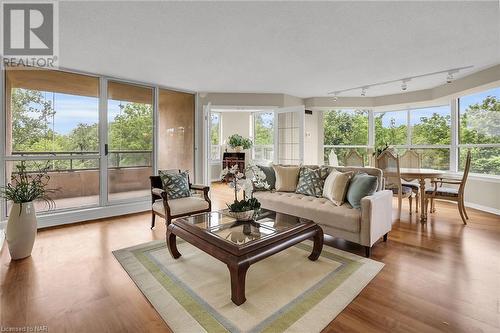 Delightfulful corner unit with north west views. - 3 Towering Heights Boulevard Unit# 303, St. Catharines, ON - Indoor Photo Showing Living Room