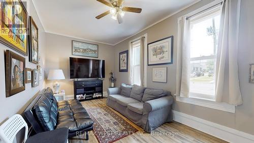 217 Celina Street, Oshawa, ON - Indoor Photo Showing Living Room